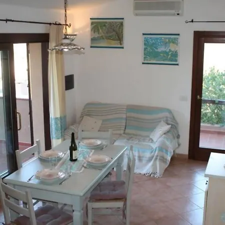 Dom wakacyjny Mia: A Nice House With Sea View And Swimming Pool