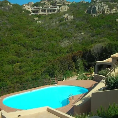 Dom wakacyjny Mia: A Nice House With Sea View And Swimming Pool